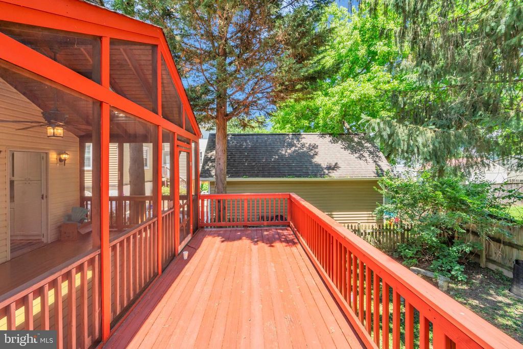 Image 30 of property listing at 10817 MADISON ST, Kensington, MD 20895