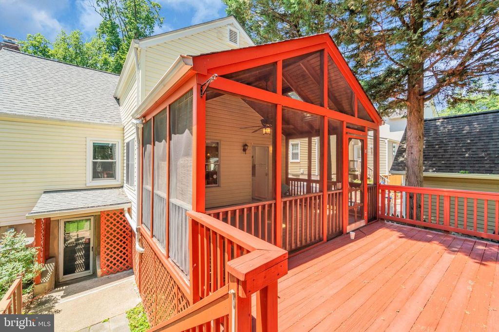 Image 31 of property listing at 10817 MADISON ST, Kensington, MD 20895