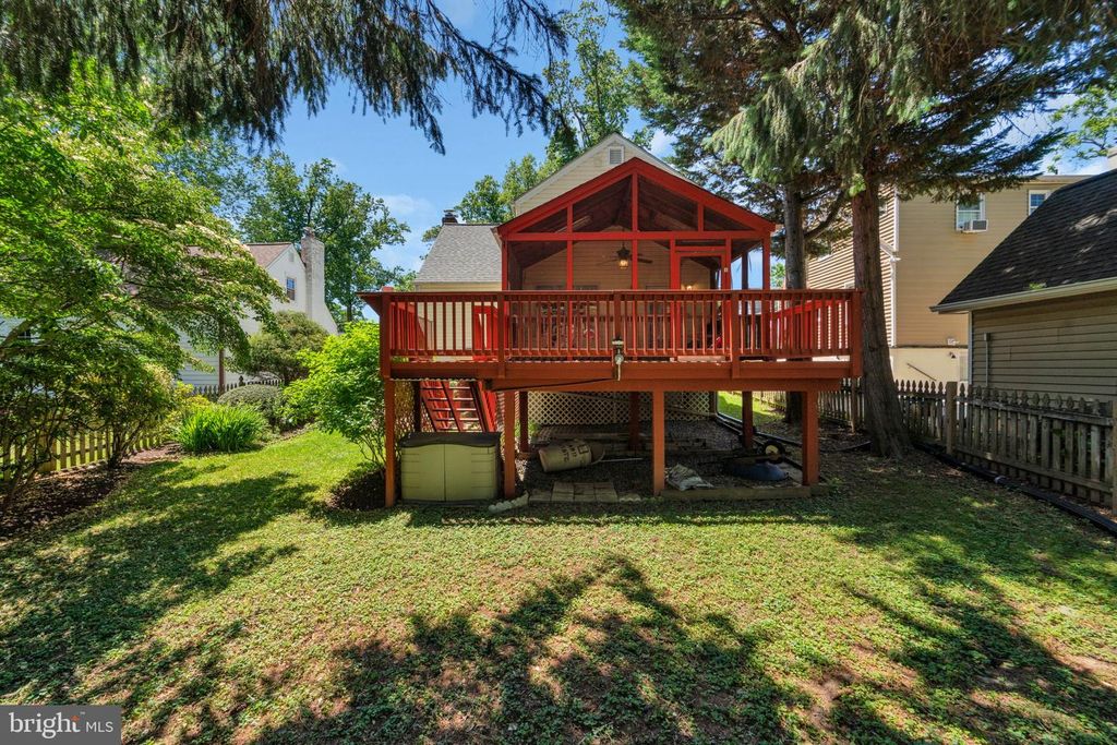 Image 34 of property listing at 10817 MADISON ST, Kensington, MD 20895
