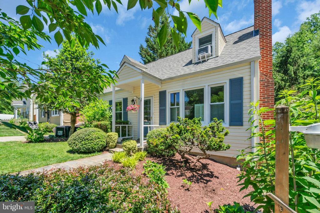 Image 41 of property listing at 10817 MADISON ST, Kensington, MD 20895