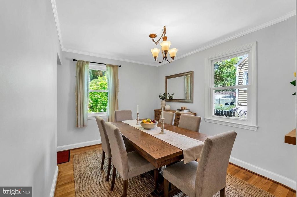 Image 7 of property listing at 10817 MADISON ST, Kensington, MD 20895