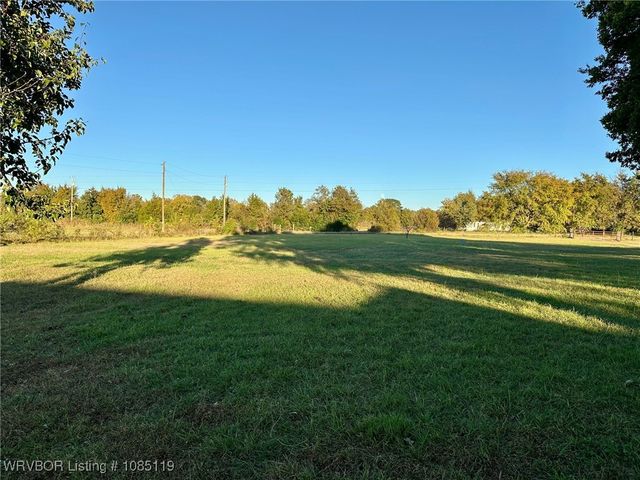 5101 Boys Ranch Road, Lavaca, AR 72941