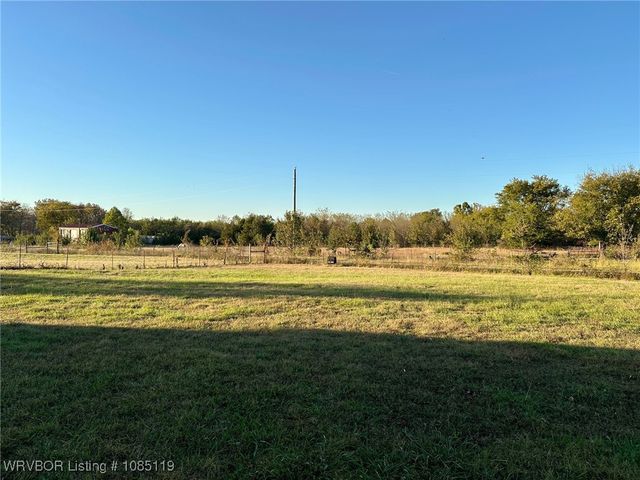 5101 Boys Ranch Road, Lavaca, AR 72941