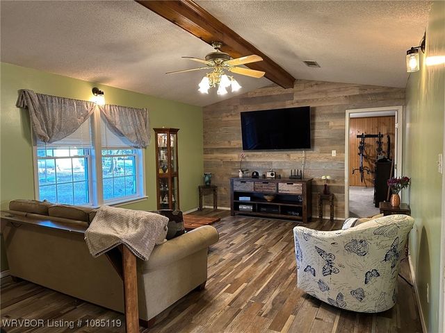 5101 Boys Ranch Road, Lavaca, AR 72941