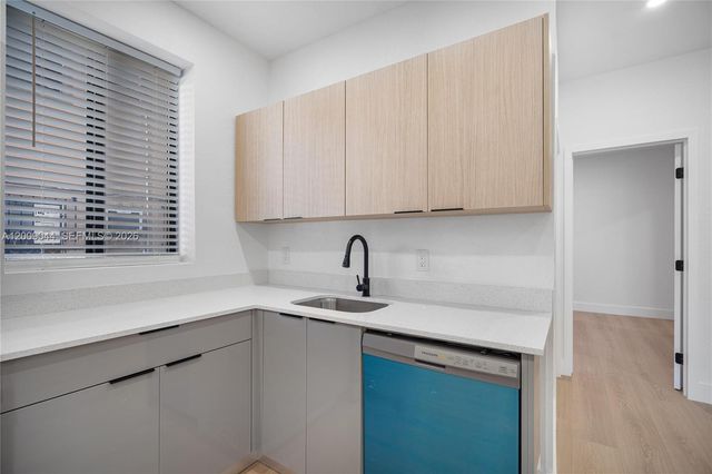 629 SW 10th Ave 6, Miami, FL 33130