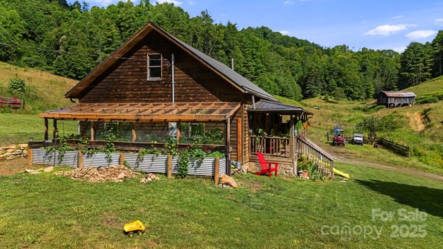 799 Fire Scald Road, Green Mountain, NC 28740