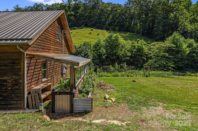 799 Fire Scald Road, Green Mountain, NC 28740