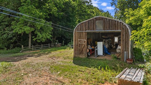 799 Fire Scald Road, Green Mountain, NC 28740