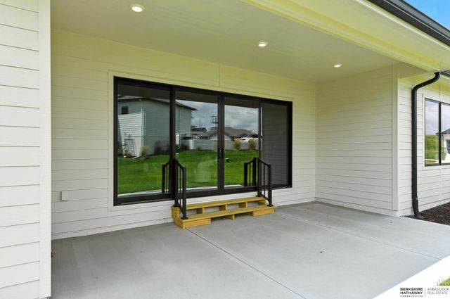 5915 N 169 Street, Omaha, NE 68116