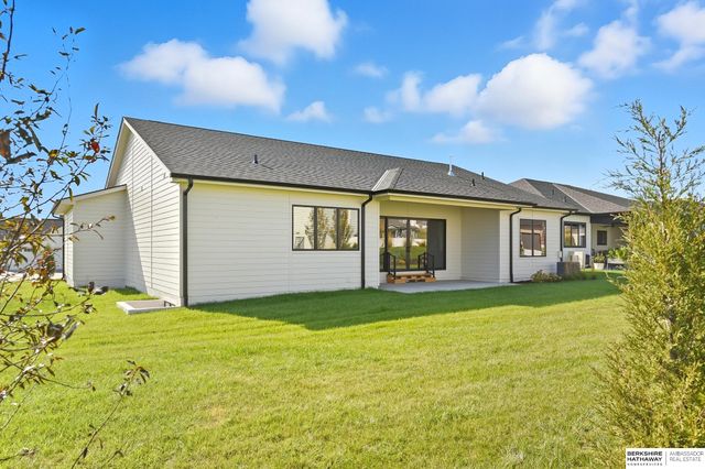 5915 N 169 Street, Omaha, NE 68116