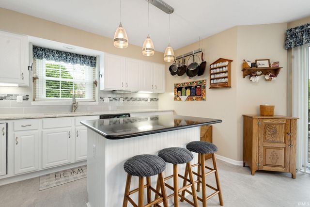 60506 Woodstock Drive, South Bend, IN 46614
