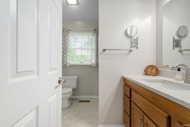 60506 Woodstock Drive, South Bend, IN 46614