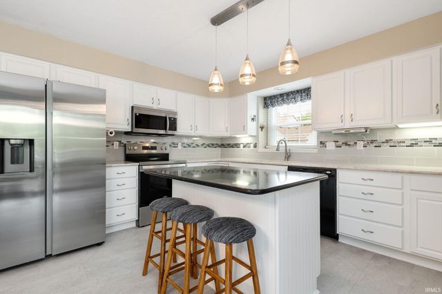 60506 Woodstock Drive, South Bend, IN 46614