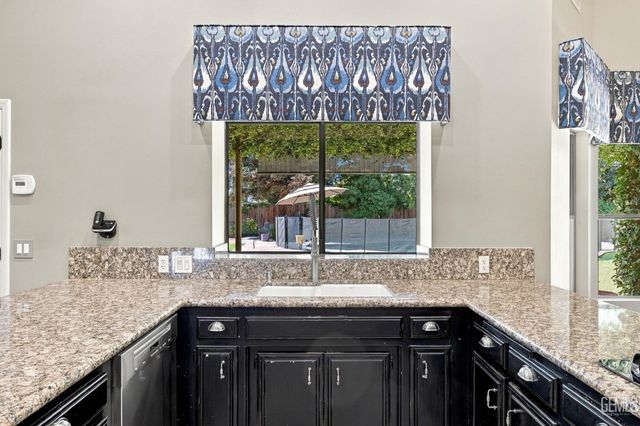 1701 Sprucehaven Street, Bakersfield, CA 93312