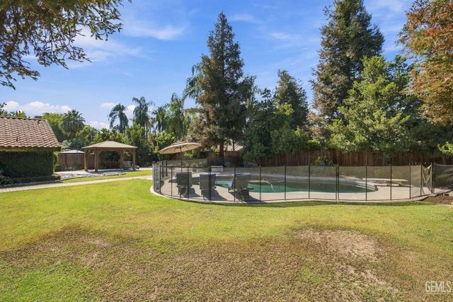 1701 Sprucehaven Street, Bakersfield, CA 93312