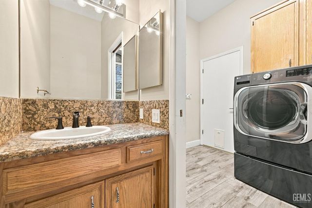 1701 Sprucehaven Street, Bakersfield, CA 93312