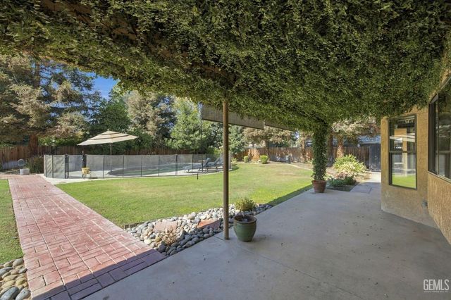 1701 Sprucehaven Street, Bakersfield, CA 93312