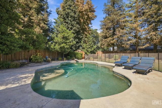 1701 Sprucehaven Street, Bakersfield, CA 93312