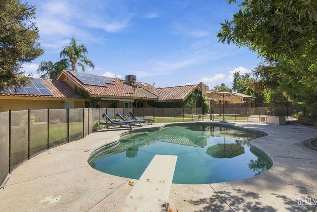 1701 Sprucehaven Street, Bakersfield, CA 93312