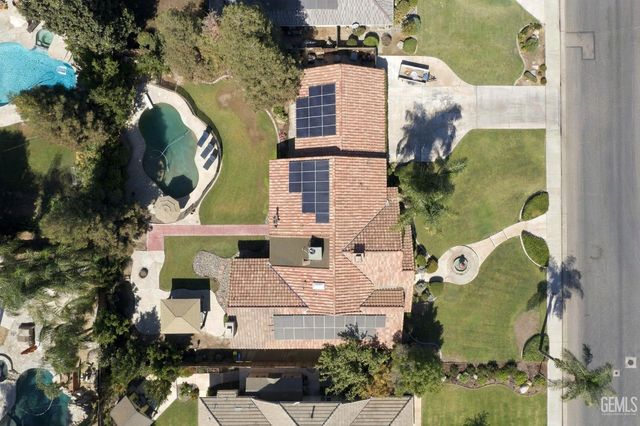1701 Sprucehaven Street, Bakersfield, CA 93312