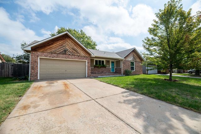 4034 N Danbury St, Bel Aire, KS 67220