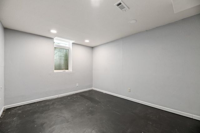 4034 N Danbury St, Bel Aire, KS 67220