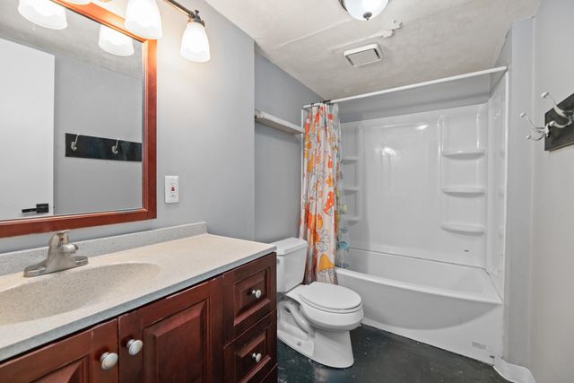 4034 N Danbury St, Bel Aire, KS 67220