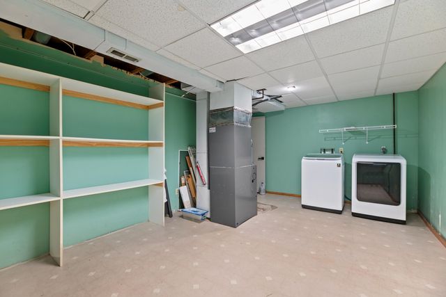 4034 N Danbury St, Bel Aire, KS 67220