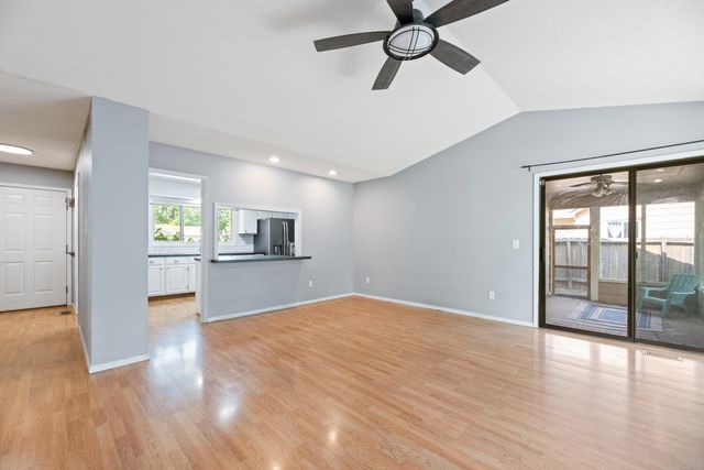 4034 N Danbury St, Bel Aire, KS 67220