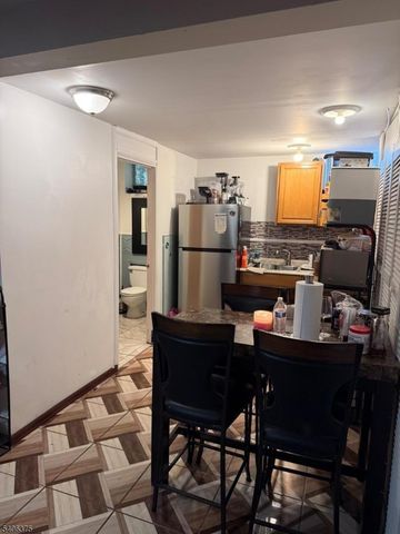 83 Wagaraw Blvd, Prospect Park Boro, NJ 07508