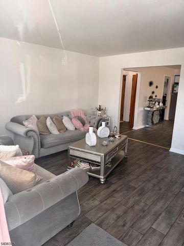 83 Wagaraw Blvd, Prospect Park Boro, NJ 07508