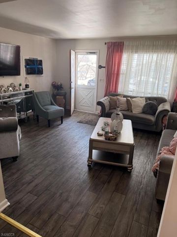 83 Wagaraw Blvd, Prospect Park Boro, NJ 07508