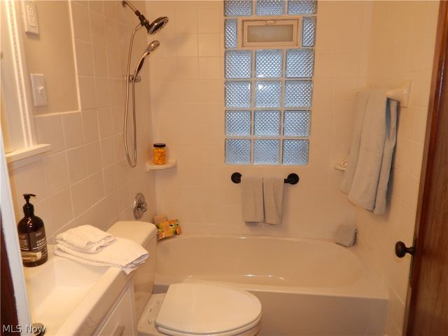 1718 Cook Avenue, Cleveland, OH 44109