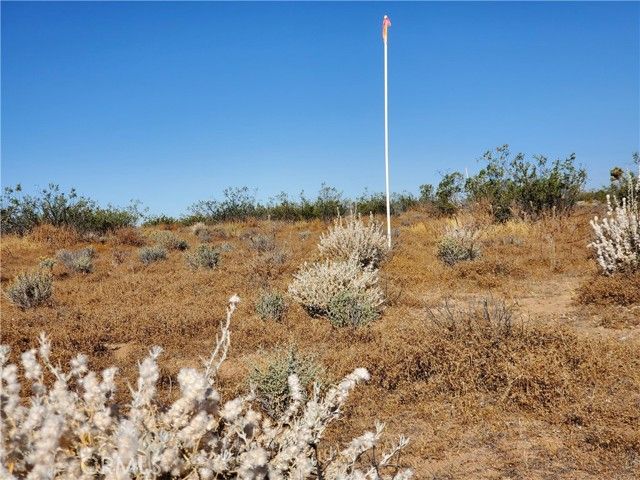 2 Ave L12, Lake Los Angeles, CA 93535