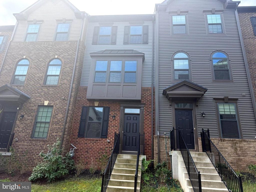 13907 AIRFOIL RD, Herndon, VA 20171