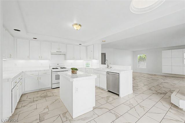 10794 Serendipity Court, Las Vegas, NV 89183