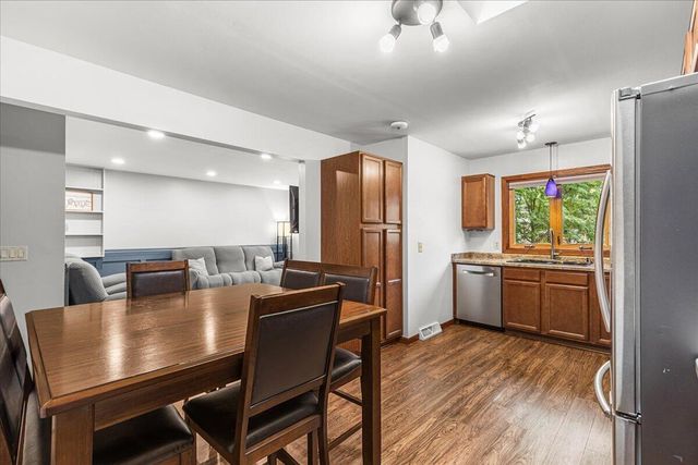 819 Kings Ridge COURT E, West Bend, WI 53090