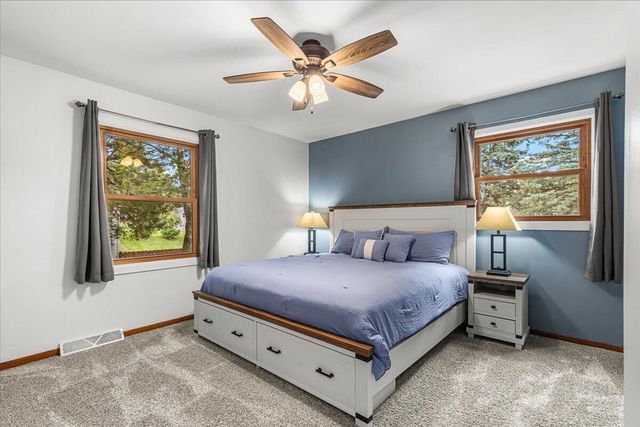 819 Kings Ridge COURT E, West Bend, WI 53090