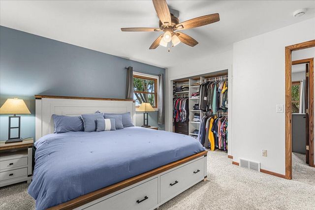 819 Kings Ridge COURT E, West Bend, WI 53090