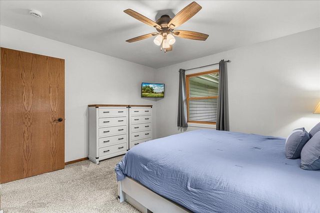 819 Kings Ridge COURT E, West Bend, WI 53090