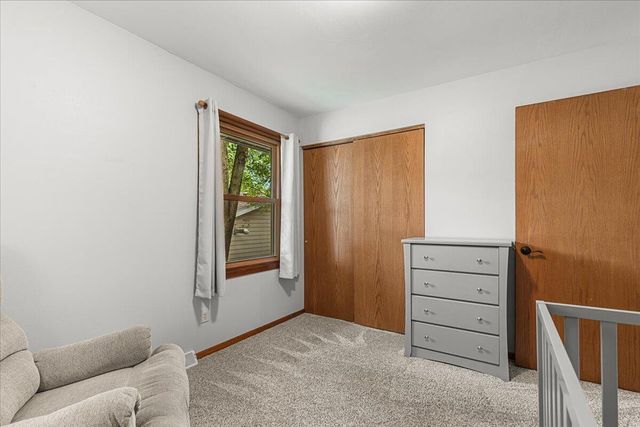 819 Kings Ridge COURT E, West Bend, WI 53090
