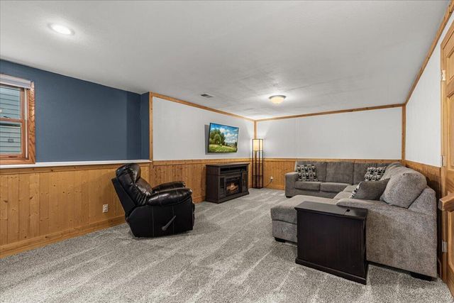 819 Kings Ridge COURT E, West Bend, WI 53090