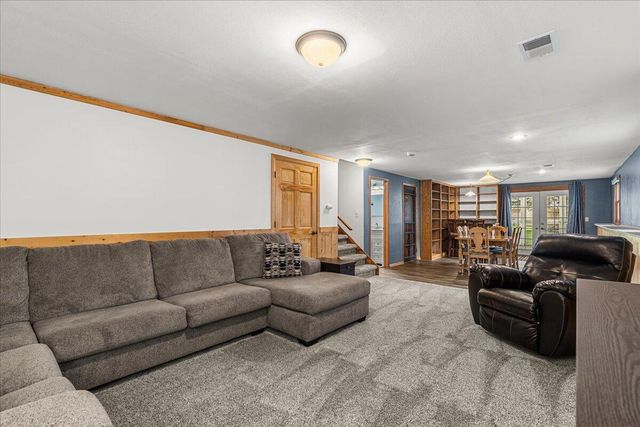 819 Kings Ridge COURT E, West Bend, WI 53090