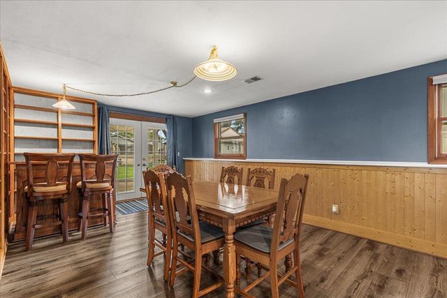 819 Kings Ridge COURT E, West Bend, WI 53090