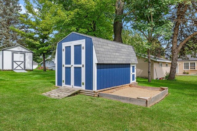 819 Kings Ridge COURT E, West Bend, WI 53090