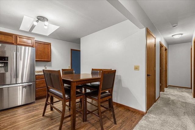 819 Kings Ridge COURT E, West Bend, WI 53090