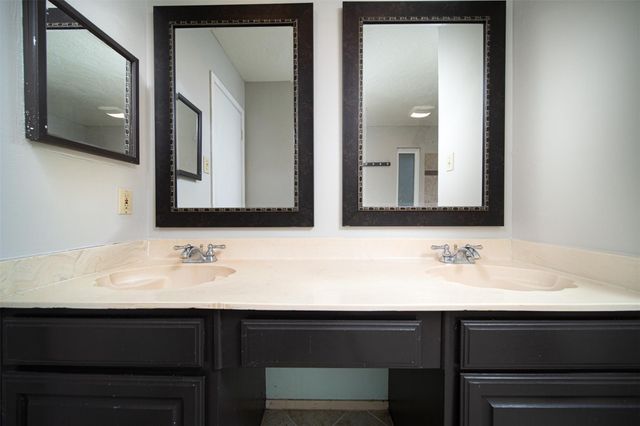 2411 Gunston Ct, Sugar Land, TX 77478