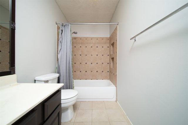 2411 Gunston Ct, Sugar Land, TX 77478