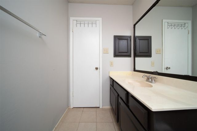 2411 Gunston Ct, Sugar Land, TX 77478