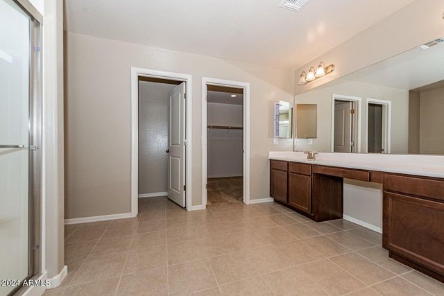 2729 E DUNBAR Drive, Phoenix, AZ 85042